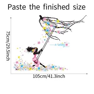 Adesivo murale ragazza su altalena di fiori con ramo e dimensioni di 105x75 cm