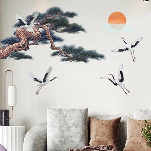 Wandtattoo im Tuschestil mit Kranichen, Kiefern und Sonnenaufgang für das Wohnzimmer Dekor