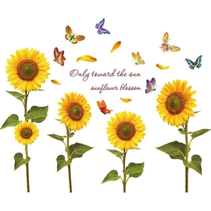 Details von Sonnenblumen und Schmetterling Wandstickern mit gelben Blüten und grünen Stielen