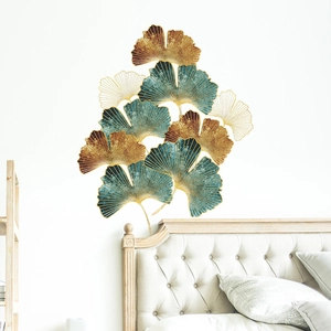 Decorazione murale moderna in metallo con foglie di ginkgo oro e blu per camera da letto