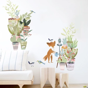 Sticker mural renard arrosant des plantes pour salon et chambre décor chaleureux