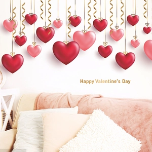 Décoration murale de la Saint-Valentin avec cœurs rouges roses et spirales dorées