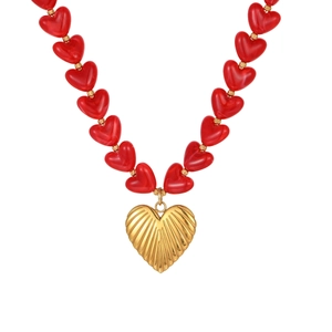 Collier élégant perles de cœur rouges et pendentif cœur doré pour cadeau Valentin