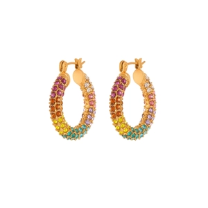 Elegante gouden oorringen met kleurrijke regenboog zirkonia kristallen in pavézetting