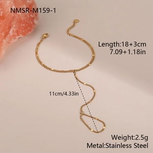 Dettaglio del bracciale ad anello in acciaio inossidabile dorato con misure e parametri