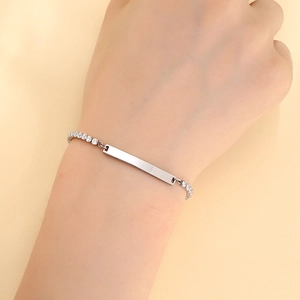 Elegante pulsera de acero inoxidable plateada con placa pulida para grabado personalizado