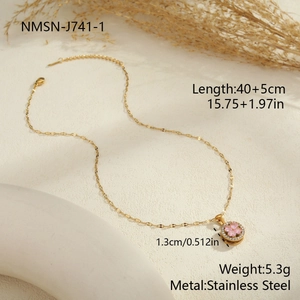 Collana in acciaio inossidabile dorato con pendente a fiore rosa tondo e piccoli diamanti