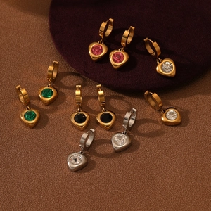 Pendientes de corazón en acero inoxidable chapado en oro 18K con cristales de estilo retro