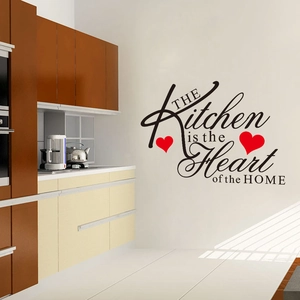 Adesivo murale The Kitchen Is The Heart Of The Home con cuori per decoro cucina