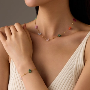 Set collana e bracciale con fiori di perline di cristallo in acciaio titanio dorato