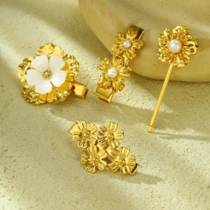 Elegant gold flower and pearl hair clip set with four pieces on a stone tray