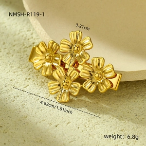 Detailed view of a gold petal pearl hair clip with size and weight measurements shown