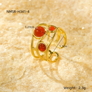 Dettaglio anello in oro 18k con pietra rossa naturale e misure della larghezza