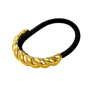 Minimalist elastic hair tie featuring a polished 18K gold plated twisted metal buckle