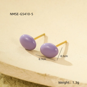 Detail view of 0.7cm x 0.5cm purple oval stud earrings with gold plating and dimensions