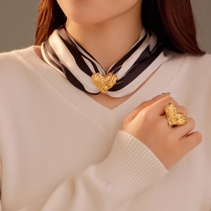 Vintage Titanium Steel Heart Scarf Buckle Dual Use Ring Gold Textured Wrinkled Liquid Metal Style Accessory For Women Fashion Jewelry