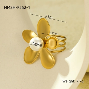 Detail of floral ring with white pearl and gold metal band dimensions and weight