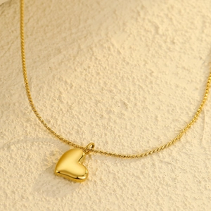 Collar con colgante de corazón 3D en acero inoxidable chapado en oro de 18K con cadena