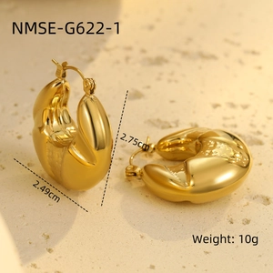 Macro shot of gold hollow geometric textured earrings with dimensions 2.75cm and weight 10g