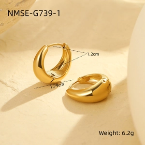 Detailed view of polished gold water drop hoop earrings with measurements and weight info