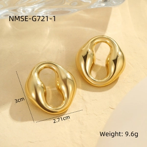 Détail des boucles d'oreilles dorées irrégulières avec dimensions et poids précis