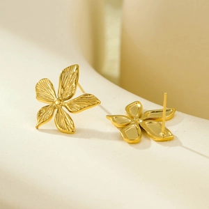 Minimalist 18k gold-plated 3D flower stud earrings in stainless steel with textured petals