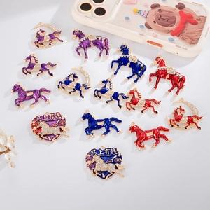 Pendentifs cheval en émail et strass pour accessoires de bijoux de coque de téléphone