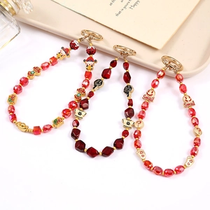 Porte-clés Perlé en Cristal Rouge Style Chinois pour Femmes Pendentif de Fortune en Alliage Doré Lanière de Téléphone Bijou Cadeau