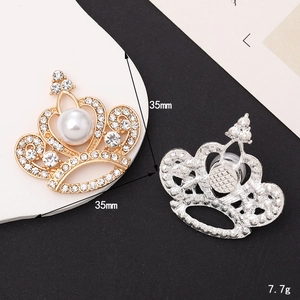 Golden crown jewelry accessory with white pearls and diamonds for DIY shoe decoration