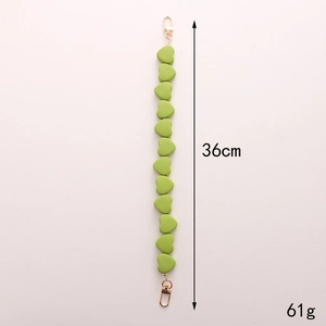 Catenella 36cm con cuori in acrilico verde e chiusure dorate per borsa o telefono