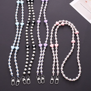 Ciondoli per cellulare con perle e cuori colorati in rosa viola nero blu