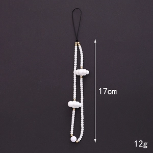 Dragonne de téléphone en perles blanches avec nuages mignons de 17 cm de long