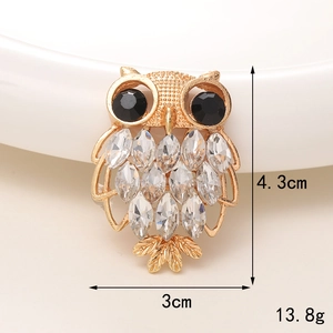 Detailed view of owl brooch with crystals including size 4.3cm x 3cm and weight 13.8g
