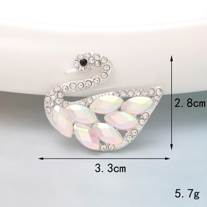 Detailliertes Schwan-Accessoire mit Maßen 3,3 cm Breite und 2,8 cm Höhe bei 5,7 g Gewicht