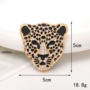 Colgante cabeza de leopardo dorado con diamantes de imitación blancos y esmalte para joyería