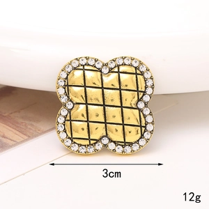 Ciondolo quadrifoglio vintage 3cm in lega di zinco con texture oro e cristalli