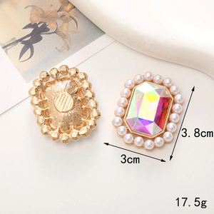 Regenboog edelsteen broche met witte parels in gouden frame, elegant sieraad 3,8x3cm