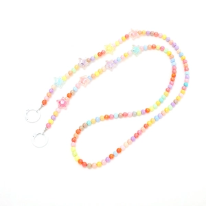 Chaîne en perles acryliques colorées macaron avec breloques étoiles et fermoirs en argent