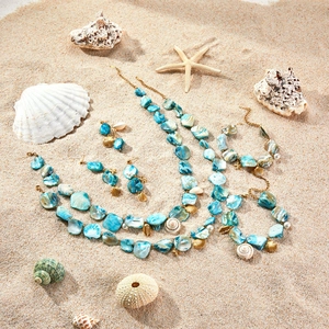 Set gioielli oceanici boho con collana di conchiglie e braccialetti a stella marina