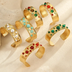 Bracelets vintage martelés en acier inoxydable doré sertis de pierres colorées