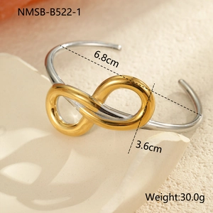 Detalle del brazalete infinito bicolor con medidas de 6,8 cm y peso de 30 g
