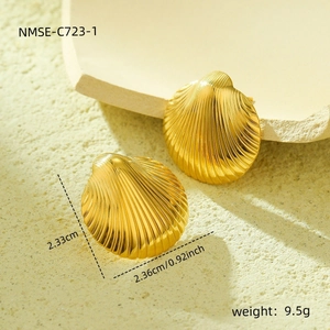 Détails des boucles d'oreilles coquillage plaqué or 18K avec dimensions et poids