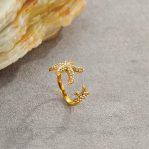Anello aperto a stella marina dorata con cristalli scintillanti, stile nautico