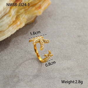 Dettagli dell'anello stella marina con misure 1,6cm e 0,8cm e peso di 2,8g