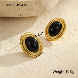 Details von 1,4 cm Vintage-Goldohrringen mit 1,0 cm schwarzem Ovalstein und Ring-Design