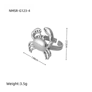 Dettaglio anello granchio argento con dimensioni 2,12cm di altezza e peso 3,5g