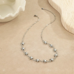 Détails des pendentifs étoile de mer sur collier en acier inoxydable argenté avec fermoir