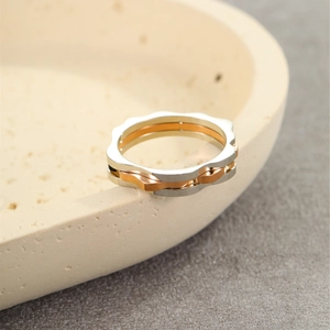 Two-tone titanium steel gear ring with silver wavy edges and rose gold center band