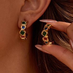 Pendientes de aro vintage franceses de acero inoxidable bañados en oro 18k con circonitas