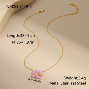 Detailed view of lavender flower necklace with dimensions 1.6cm and golden stainless steel